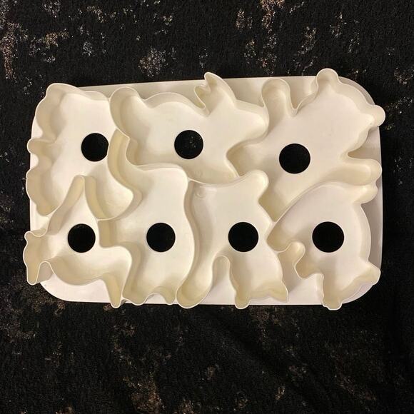VINTAGE TUPPERWARE All In One 7 Cookie Cutters Rabbit Duck Elephant Bear EASTER - Picture 1 of 7